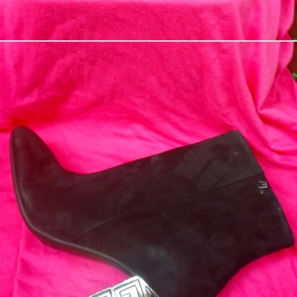 Boots - Picture 3 of 3